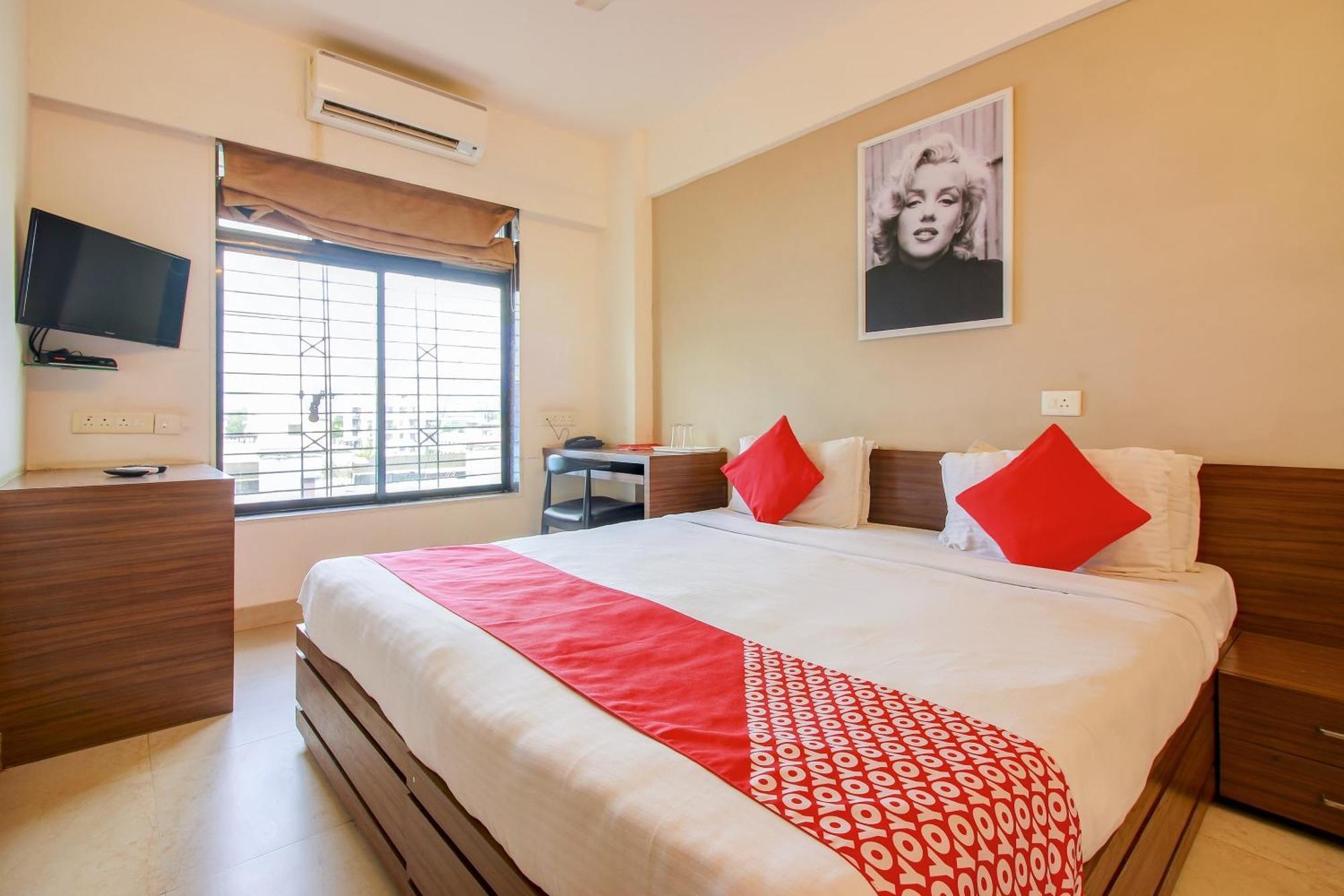 Super Collection O Panchratna Hotel Панвел Екстериор снимка