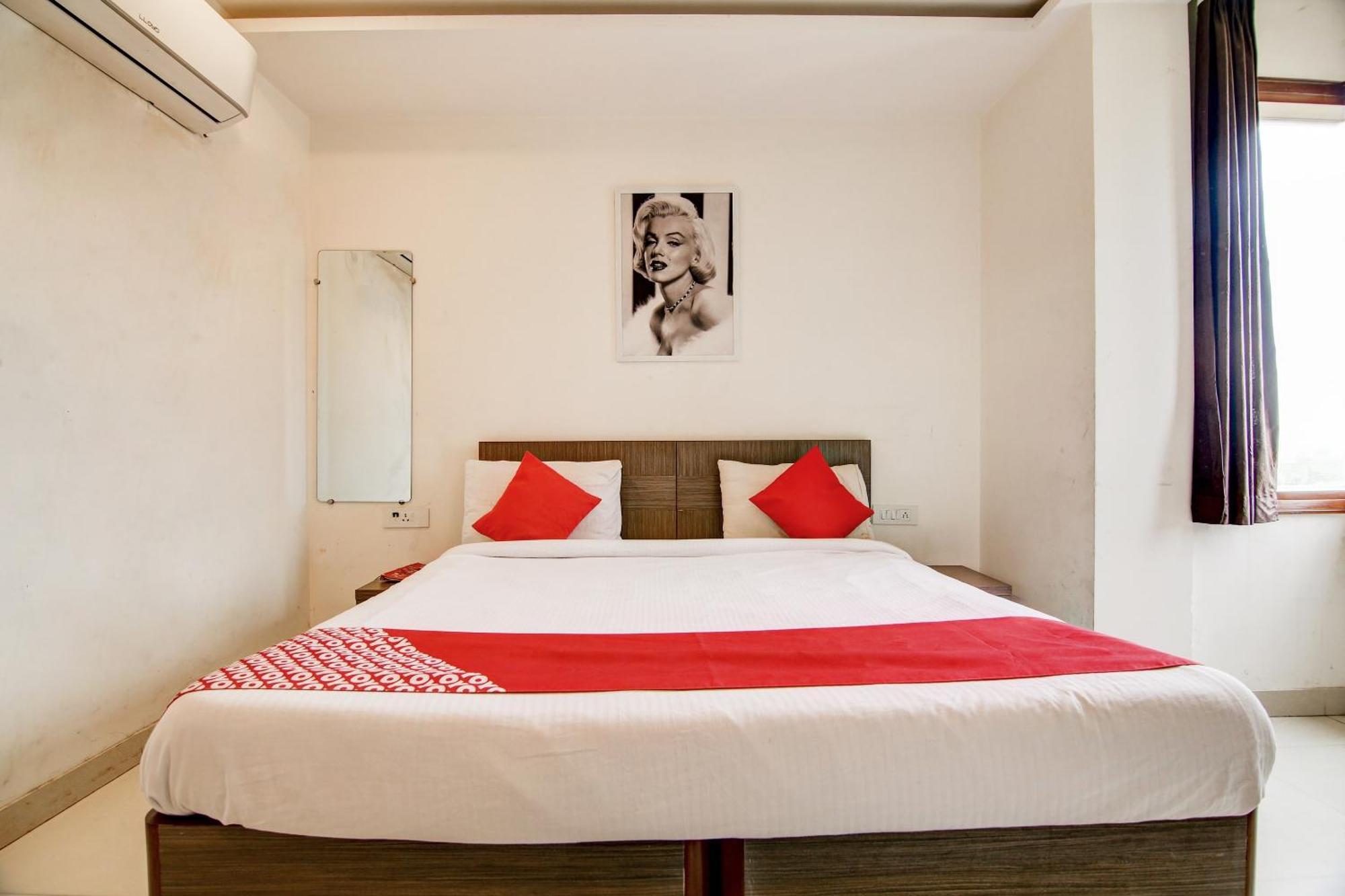 Super Collection O Panchratna Hotel Панвел Екстериор снимка
