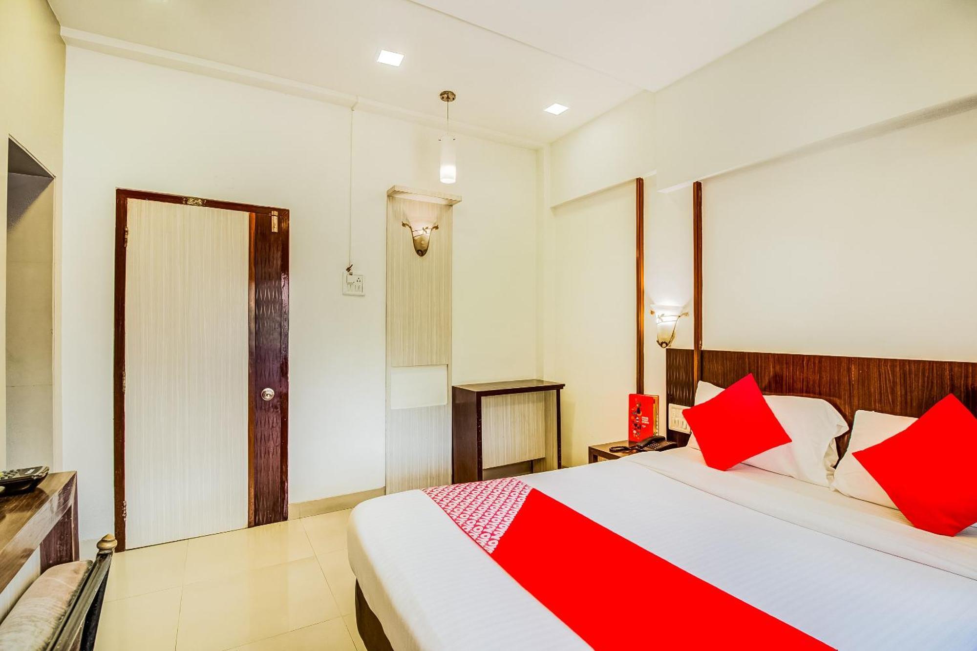 Super Collection O Panchratna Hotel Панвел Екстериор снимка